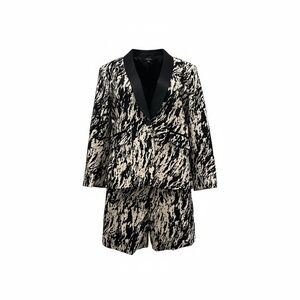 Vintage Rag & Bone Women’s wool shorts and blazer set. Size 6. Black and ivory.